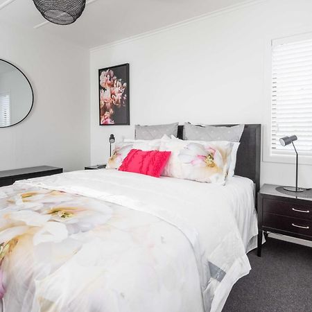 Awesome Beach House On Oceanview Road Mount Maunganui Exterior foto