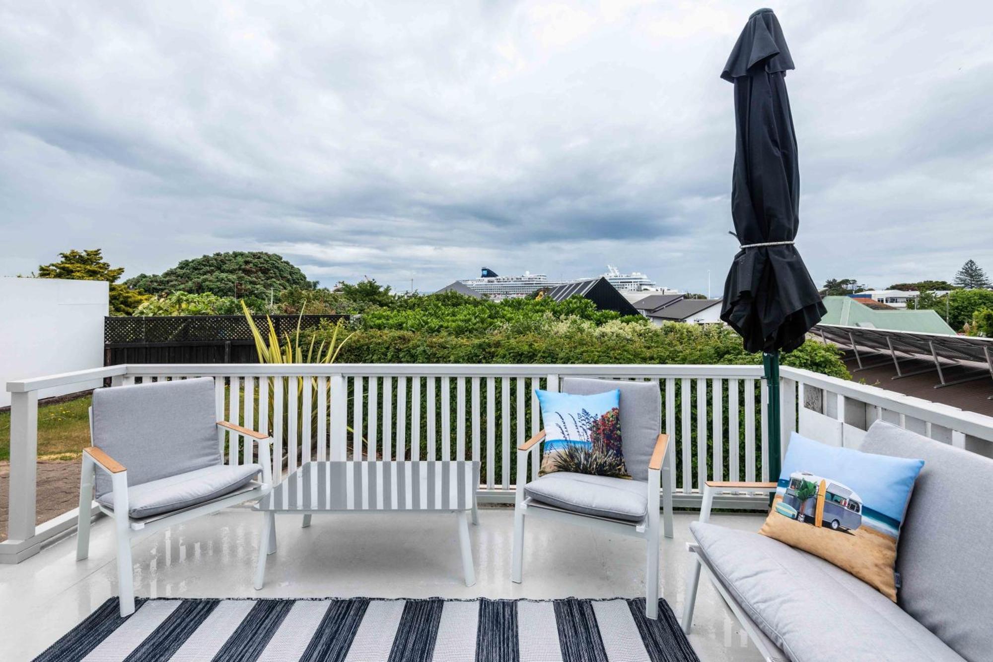 Awesome Beach House On Oceanview Road Mount Maunganui Exterior foto